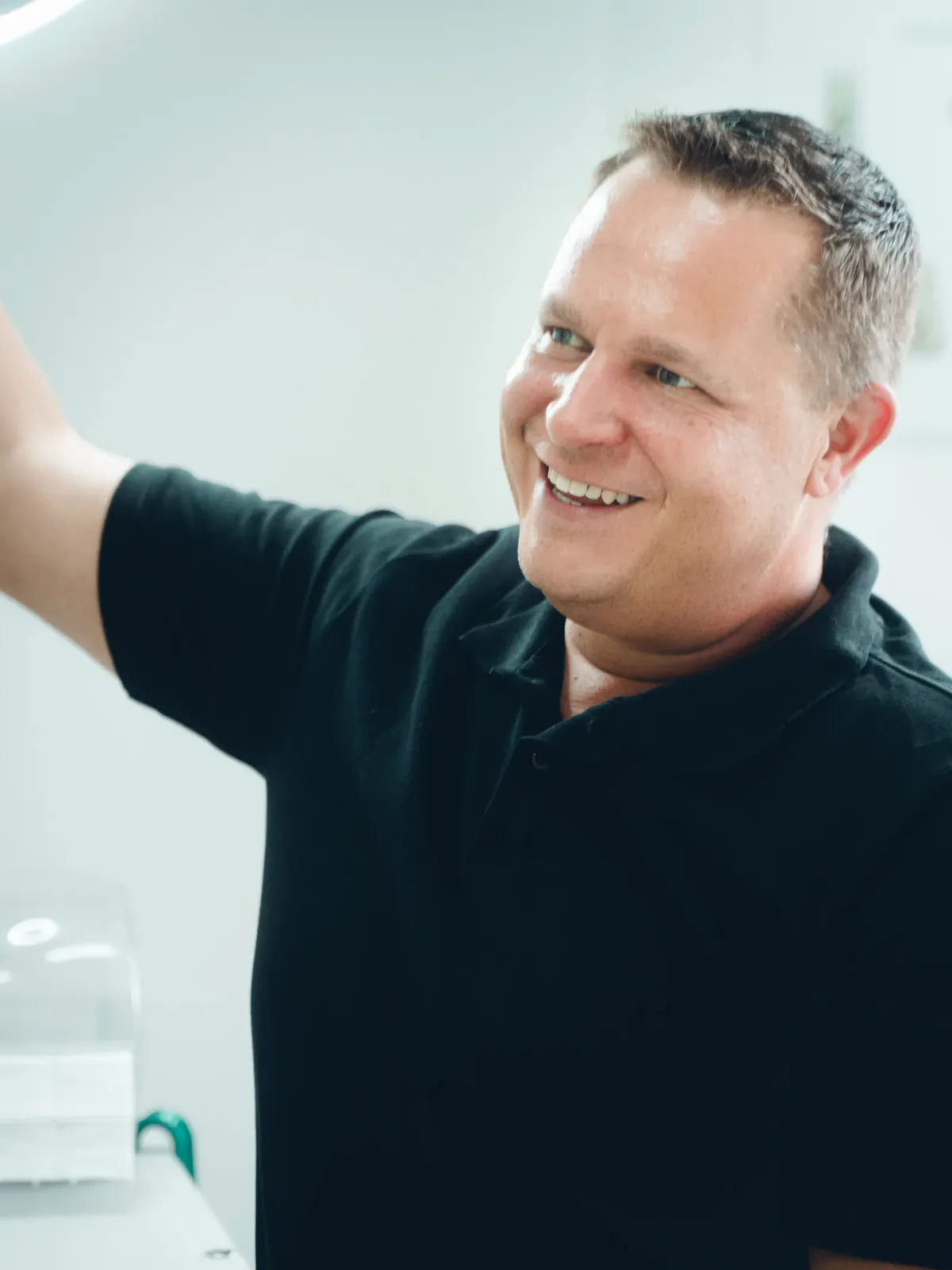 Jörg Goßler im Gespräch in seiner Podologie-Praxis Via Vitales
